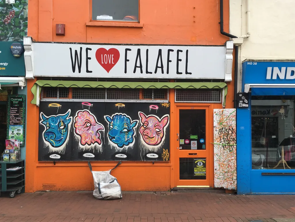 P[o]ignant Graffiti with Unsettling Sack