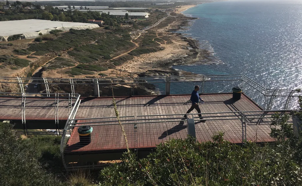 Man, Platform, Sea & Border