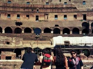 Glasgwegian Backpackers at the Colosseum